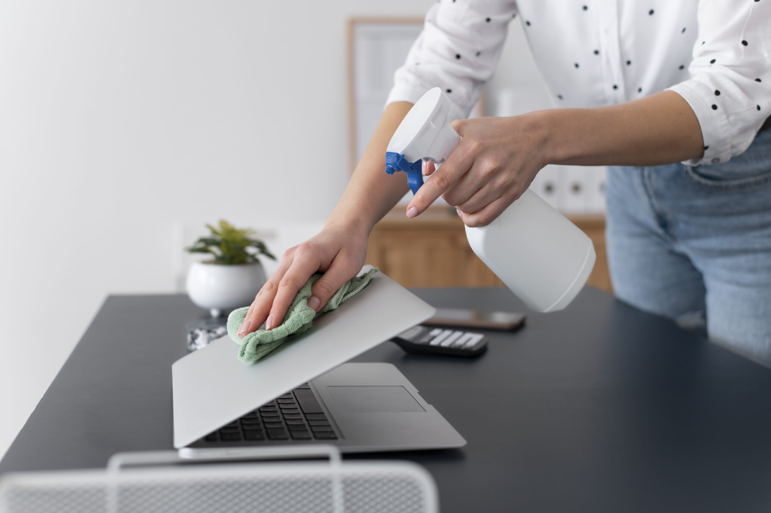 person-taking-care-office-cleaning (2)