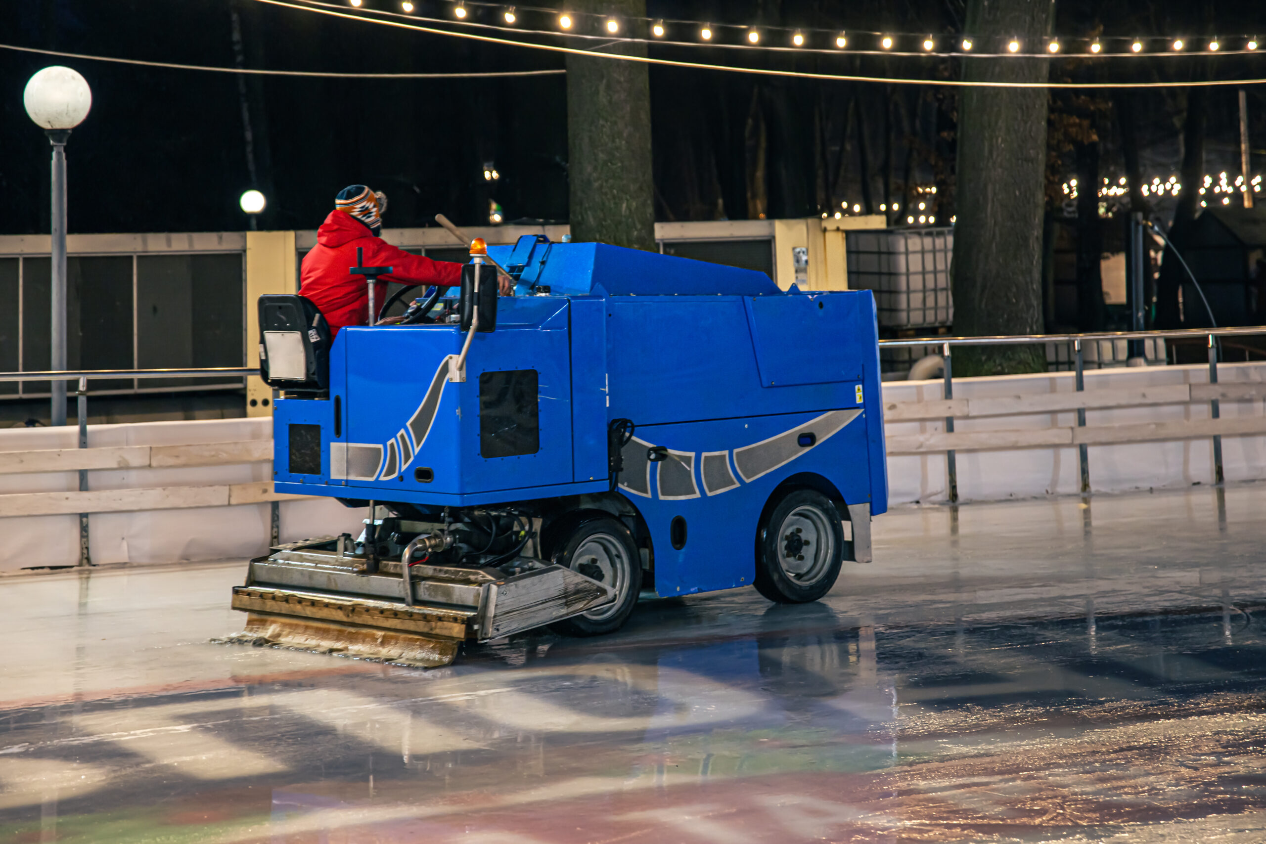Ice combine refreshes ice on an open skating rink, ice machine cleans the rink.